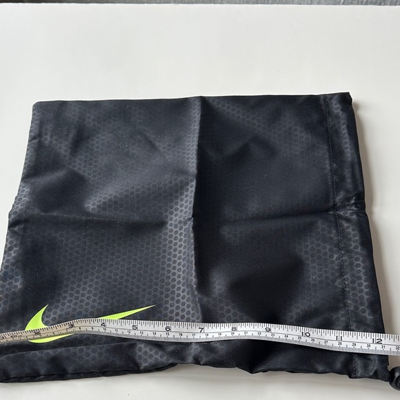 Nike - Pair of Black Toiletry Bag and Gear Bag with Neon Green Logo - Picture 9 of 9
